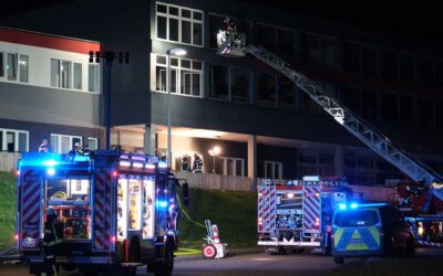 Überhitztes Fett löst Feuerwehreinsatz in Homberg aus – Schaden rund 30.000 EUR