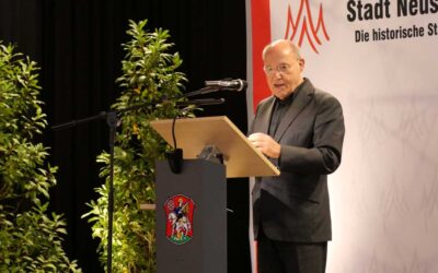 Gregor Gysi spricht in Neustadt über 35 Jahre Deutsche Einheit