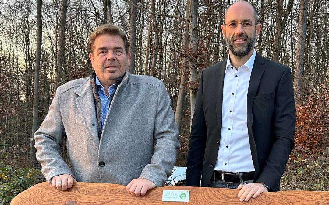 Neue Wanderbank der EAM am Quellpfad aufgestellt