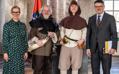 Türmer Mike Luthardt beim Empfang der Hessischen Hoheiten in Schloss Biebrich