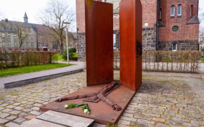 Gedenkveranstaltung zum Buß- und Bettag am Mahnmal der Hephata-Kirche