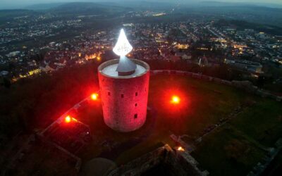 Burgkerze leuchtet bis 6. Januar über Homberg
