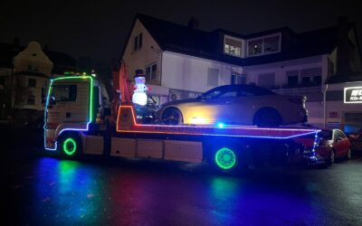 Lkw-Lichterkonvoi beim Schwälmer Weihnachtsmarkt