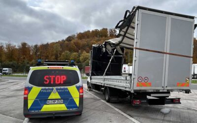 Polizei stoppt stark beschädigten Lkw auf Rastanlage Rimberg