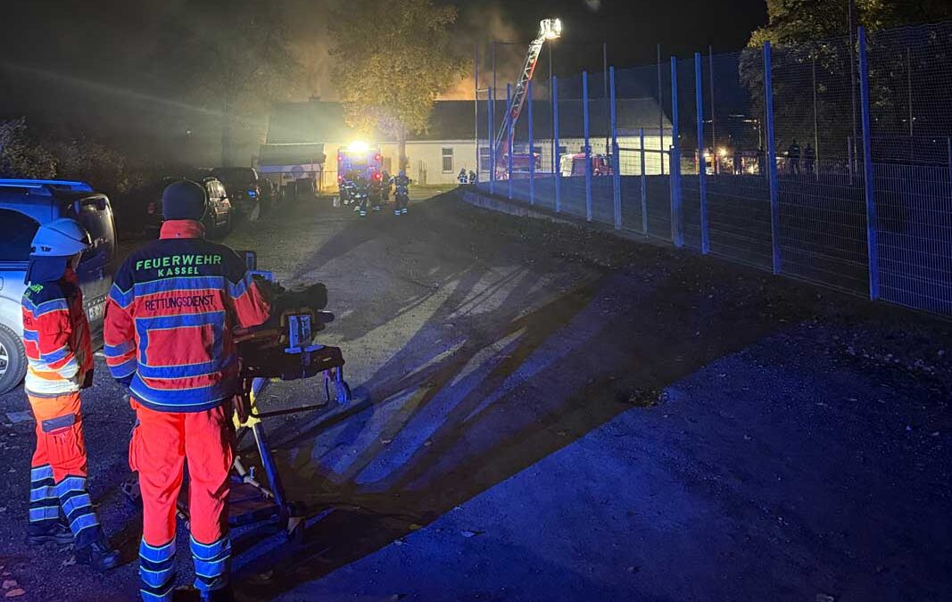 Feuer zerstört Vereinsheim am Hegelsberg – hoher Sachschaden